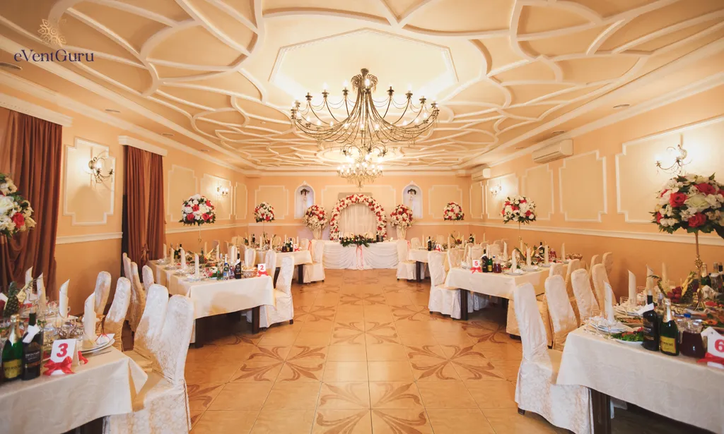 The wedding hall is decorated with flowers