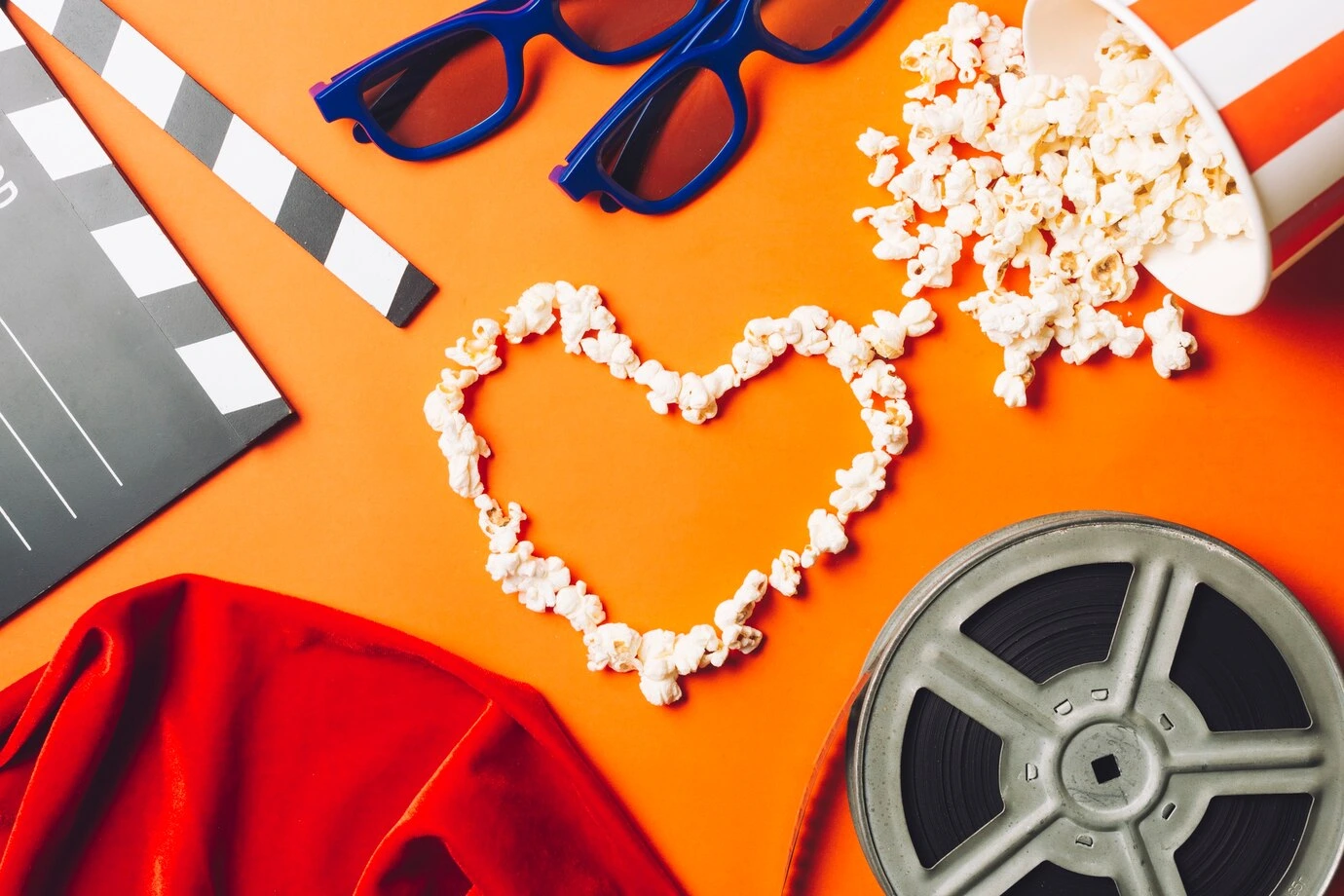 520420520590135_tmp_cinema-stuff-around-popcorn-heart_23-2147803972